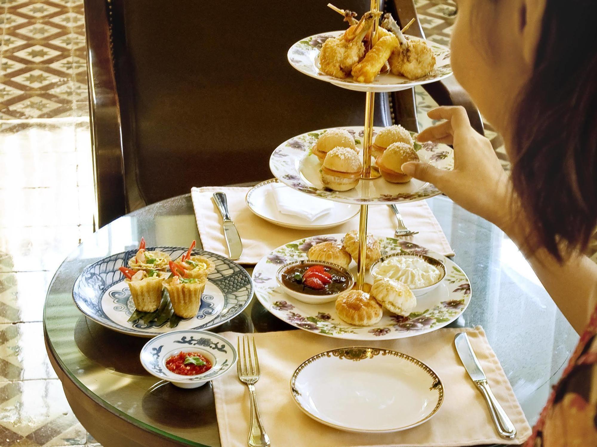 The Majestic Malacca Hotel - Small Luxury Hotels Of The World Exterior photo Dim sum