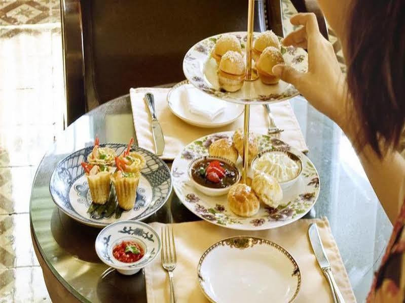 The Majestic Malacca Hotel - Small Luxury Hotels Of The World Exterior photo Dim sum