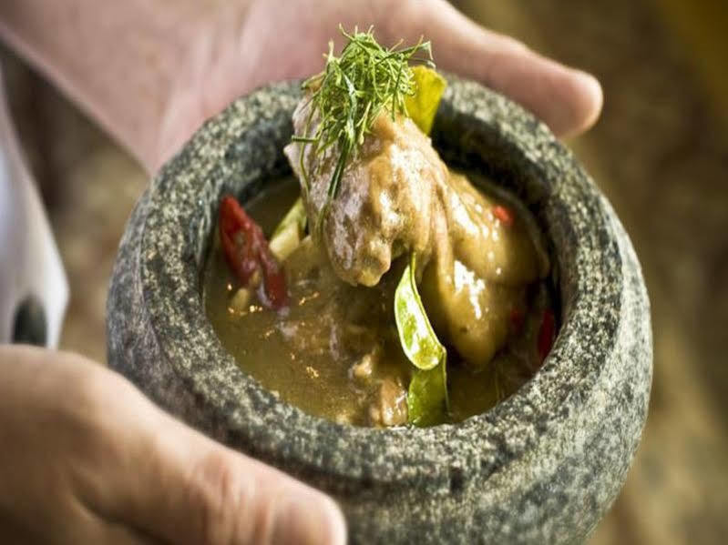 The Majestic Malacca Hotel - Small Luxury Hotels Of The World Exterior photo A bowl of guacamole